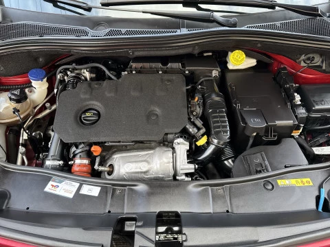 Peugeot 2008 BlueHDi 100 SANDS Allure 74 kW (100 CV)