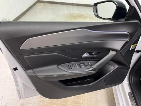 Peugeot 308 Nuevo  5p First Edition Eléctrico 156 (115 Kw)