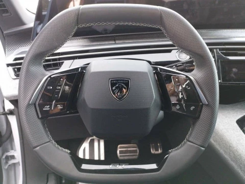 Peugeot e-3008 GT Eléctrico 157kW