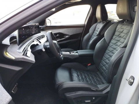 Peugeot e-3008 GT Eléctrico 157kW