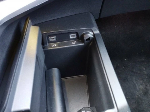 Peugeot e-3008 GT Eléctrico 157kW