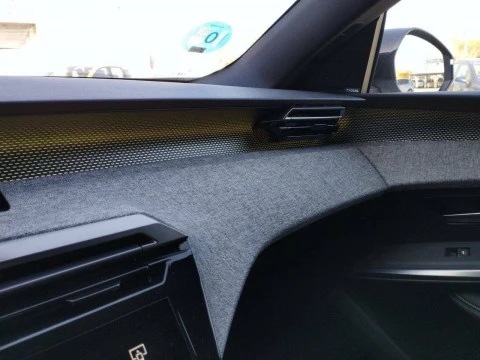 Peugeot e-3008 GT Eléctrico 157kW