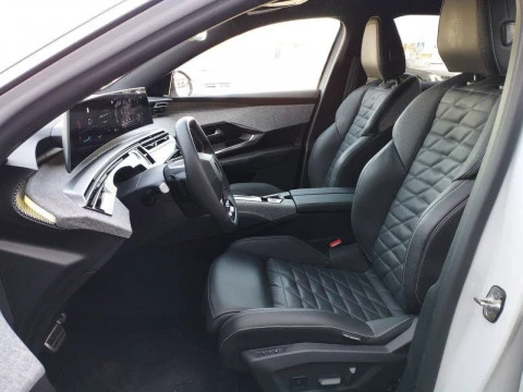 Peugeot e-3008 GT Eléctrico 157kW