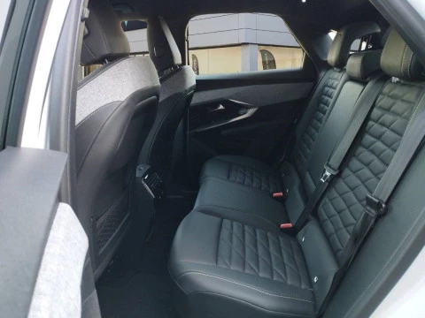 Peugeot e-3008 GT Eléctrico 157kW