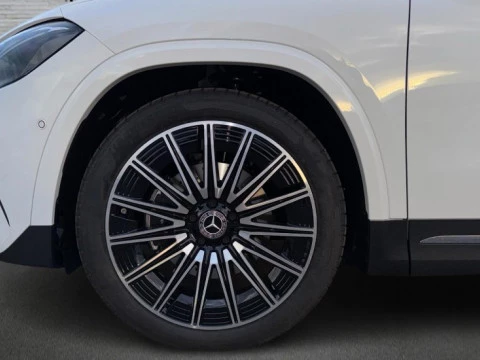 Mercedes-Benz GLA  200 d