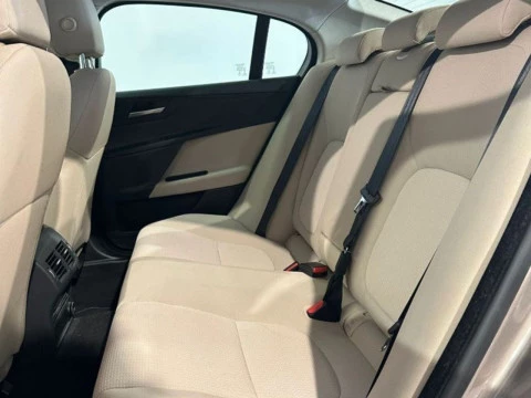 Jaguar XE 2.0 AJ200D Diesel Auto RWD XE Pure