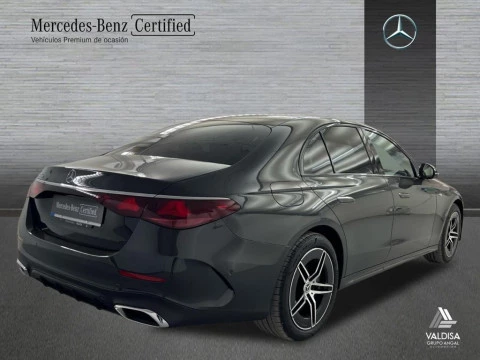 Mercedes-Benz Clase E 300 de berlina con tecnología híbrida EQ