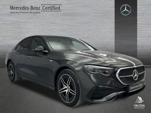 Mercedes-Benz Clase E 300 de berlina con tecnología híbrida EQ