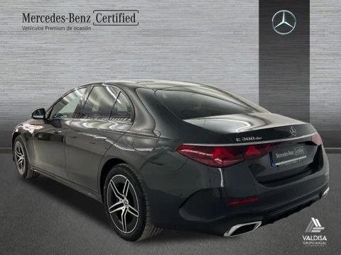 Mercedes-Benz Clase E 300 de berlina con tecnología híbrida EQ