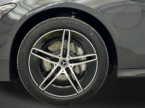 Mercedes-Benz Clase E 300 de berlina con tecnología híbrida EQ