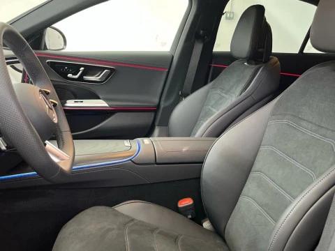 Mercedes-Benz Clase E 300 de berlina con tecnología híbrida EQ