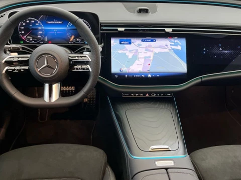 Mercedes-Benz Clase E 300 de berlina con tecnología híbrida EQ