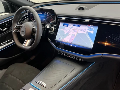 Mercedes-Benz Clase E 300 de berlina con tecnología híbrida EQ