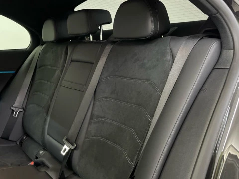 Mercedes-Benz Clase E 300 de berlina con tecnología híbrida EQ