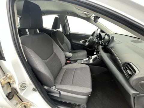 Toyota Yaris 1.5 120H Business Plus