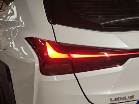 Lexus UX 2.0 300h UX Plus