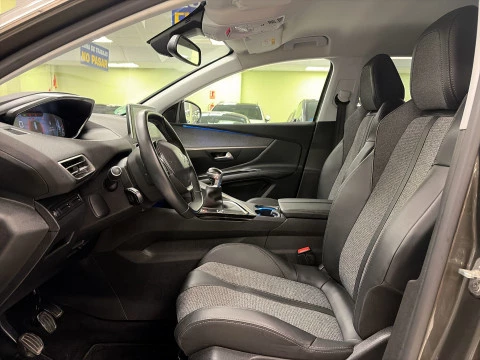 Peugeot 3008 PureTech 130 SANDS Allure 96 kW (130 CV)