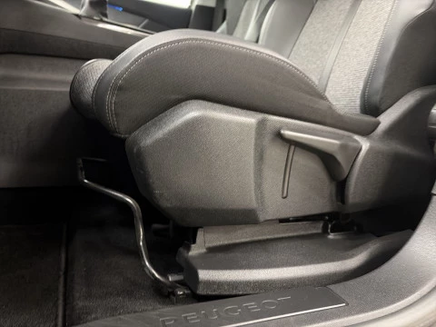 Peugeot 3008 PureTech 130 SANDS Allure 96 kW (130 CV)