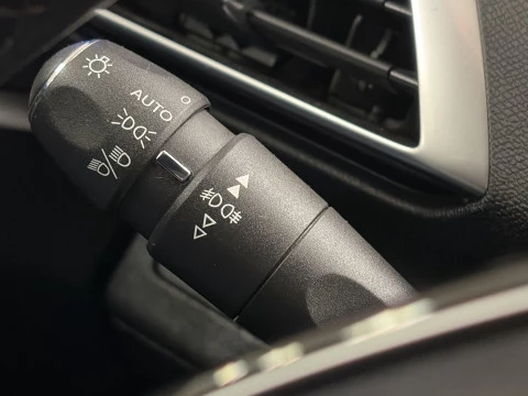 Peugeot 3008 PureTech 130 SANDS Allure 96 kW (130 CV)