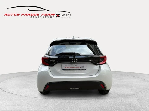 Toyota Yaris 1.5 120H Business Plus