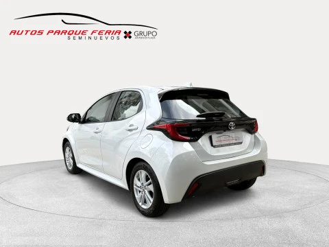 Toyota Yaris 1.5 120H Business Plus