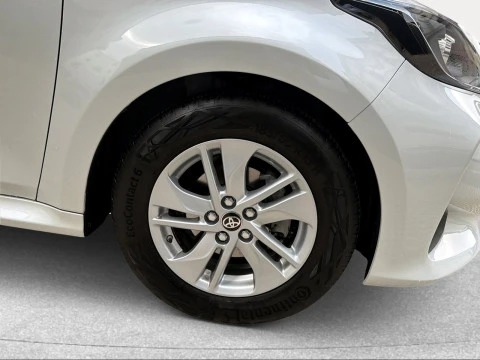 Toyota Yaris 1.5 120H Business Plus