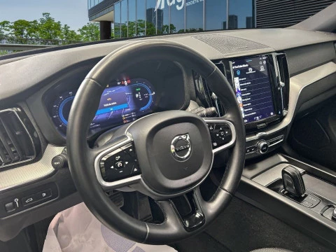 Volvo XC60 2.0 T6 AWD Recharge R-Design Auto