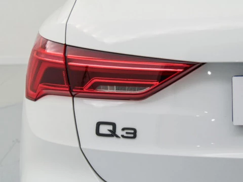 Audi Q3 2.0 35 TDI S TRONIC BLACK LINE 150 5P