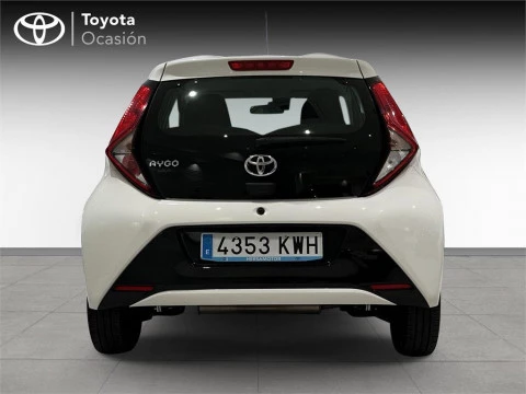 Toyota Aygo 5P x-play 70 Manual