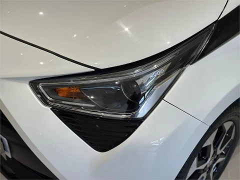 Toyota Aygo 5P x-play 70 Manual