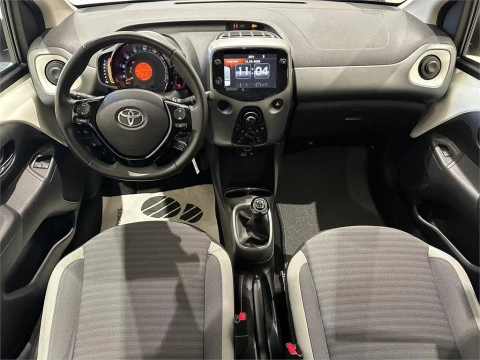 Toyota Aygo 5P x-play 70 Manual