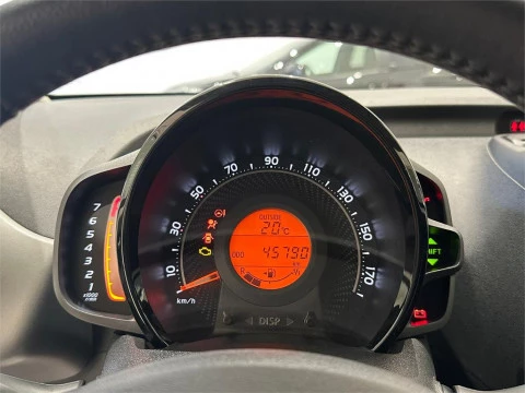 Toyota Aygo 5P x-play 70 Manual