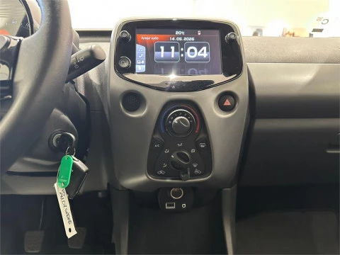 Toyota Aygo 5P x-play 70 Manual