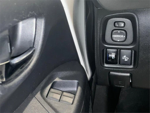 Toyota Aygo 5P x-play 70 Manual