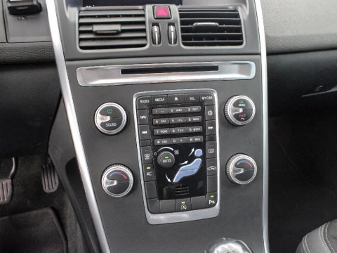 Volvo XC60 2.0 D3 MOMENTUM 136 5P