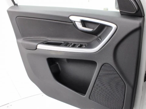 Volvo XC60 2.0 D3 MOMENTUM 136 5P