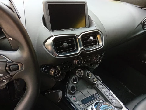 Aston Martin Vantage 4.0 V8