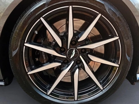 Aston Martin Vantage 4.0 V8