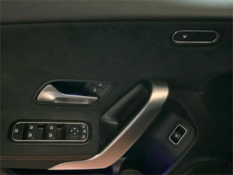 Mercedes-Benz Clase A 180 Sedán