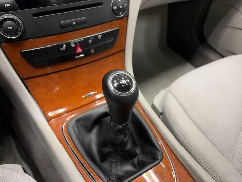 Mercedes-Benz Clase E E 200 K Classic 135 kW (183 CV)