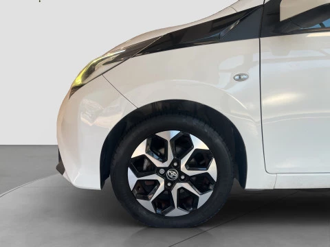 Toyota Aygo 1.0 70 x-play