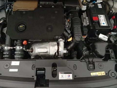 Peugeot 208 BlueHDi 73kW (100CV) Active
