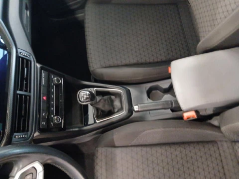 Volkswagen T-Cross 1.0 TSI 81KW ADVANCE 110 5P
