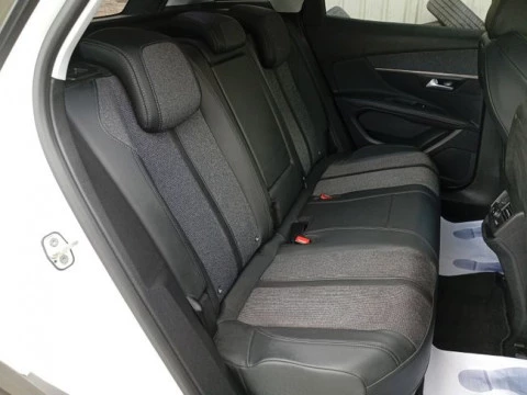 Peugeot 3008 Hybrid 225 e-EAT8 Allure