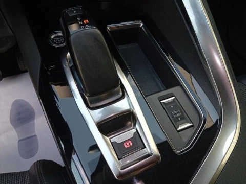 Peugeot 3008 Hybrid 225 e-EAT8 Allure