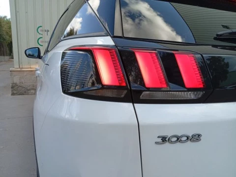 Peugeot 3008 Hybrid 225 e-EAT8 Allure