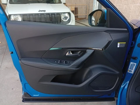 Peugeot 2008 Allure BlueHDI 130 S&S EAT8