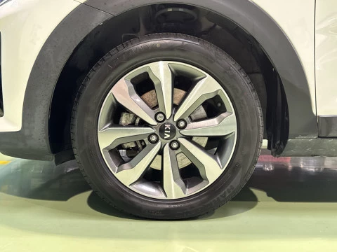 Kia Stonic 1.0 T-GDi MHEV iMT Concept 88 kW (120 CV)