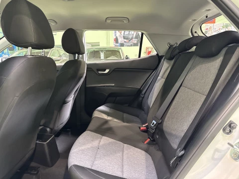 Kia Stonic 1.0 T-GDi MHEV iMT Concept 88 kW (120 CV)