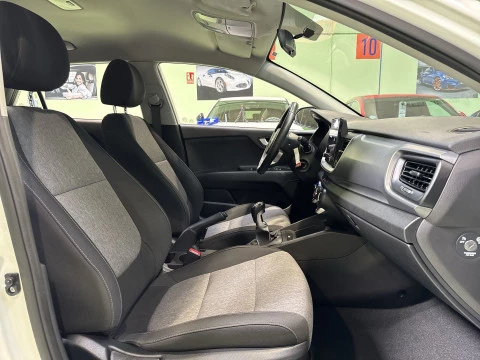 Kia Stonic 1.0 T-GDi MHEV iMT Concept 88 kW (120 CV)